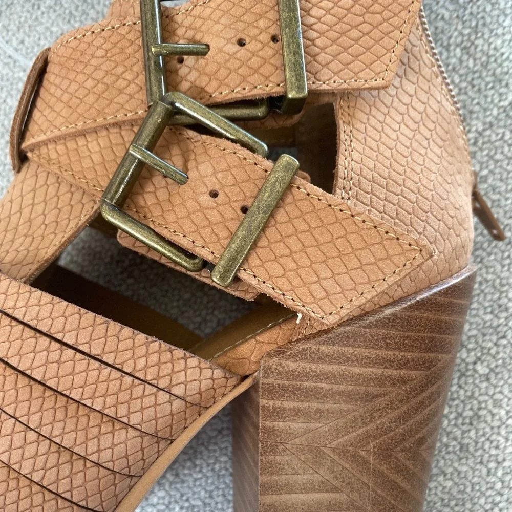Gianni Bini Wrapped-Up Leather Cut Out Booties Size 10